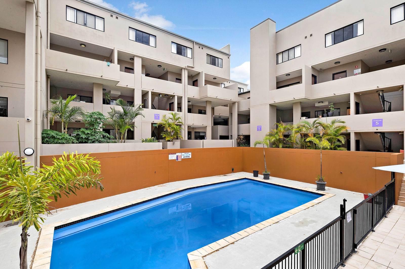 Main listing image for 8/1848 Logan Road, Upper Mount Gravatt  QLD  4122