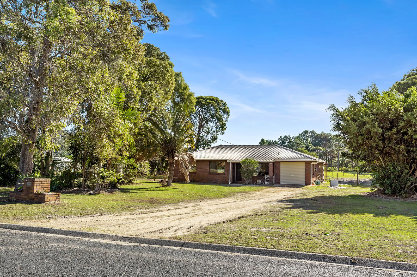 Main listing image for 21 Rogers Street, Beachmere  QLD  4510