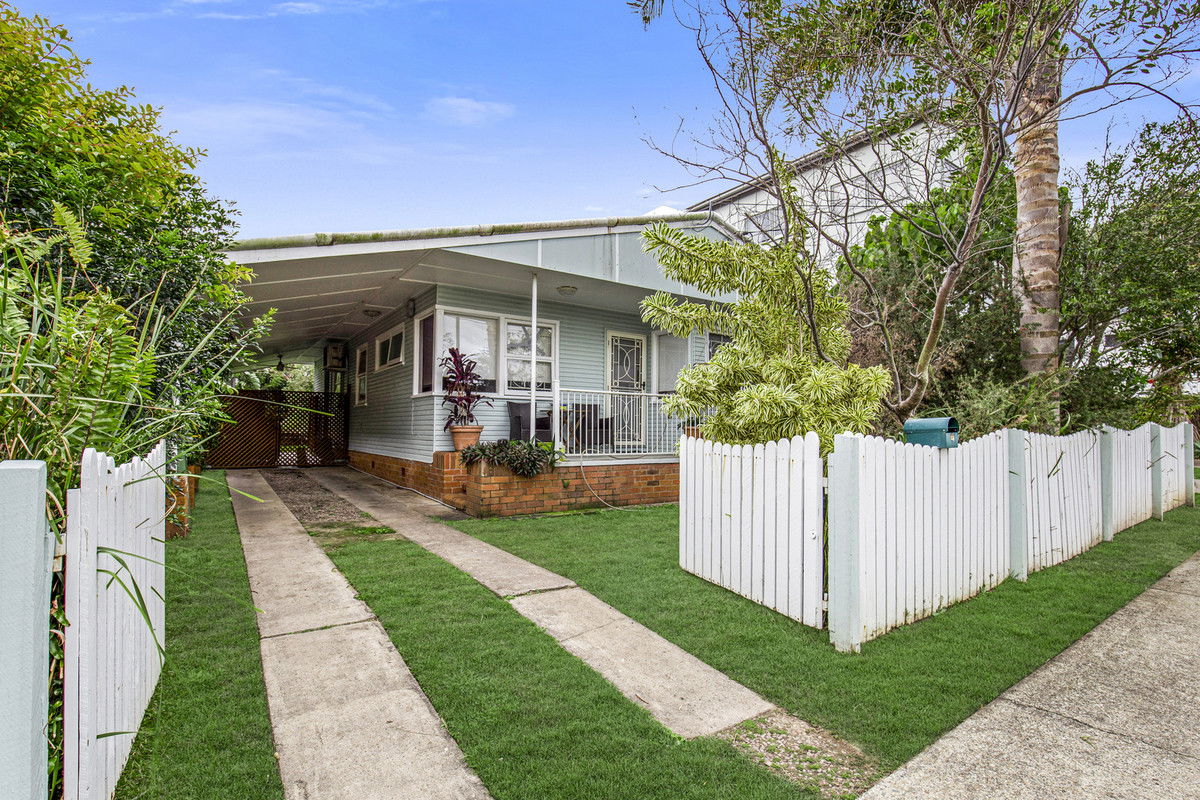 Main listing image for 4 Alfred Street, Woody Point  QLD  4019