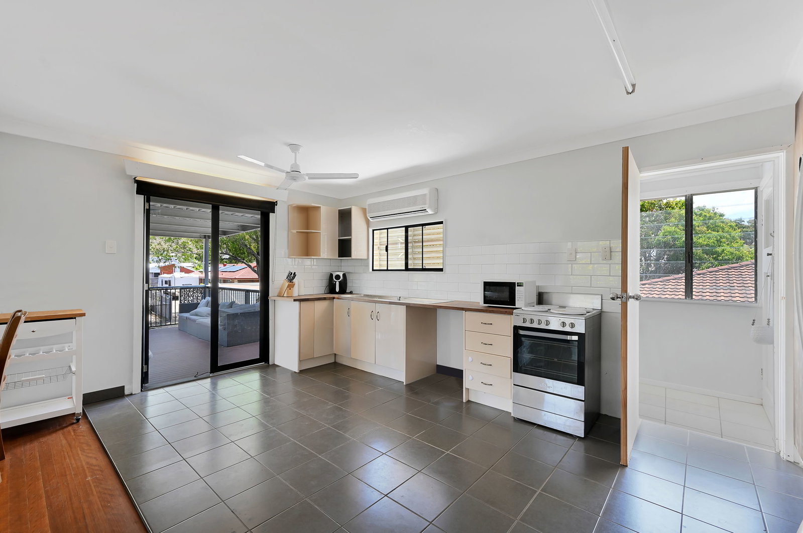 16 Barnett Street, Mount Louisa, QLD, 4814, Mount Louisa - Thumbnail 4