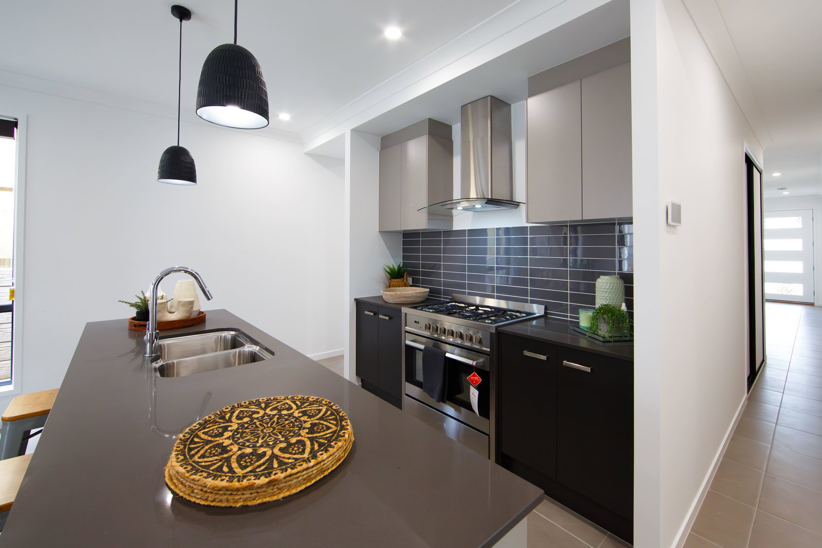 43 Geoff Wolter Drive, Molendinar, QLD, 4214, Molendinar - Thumbnail 3