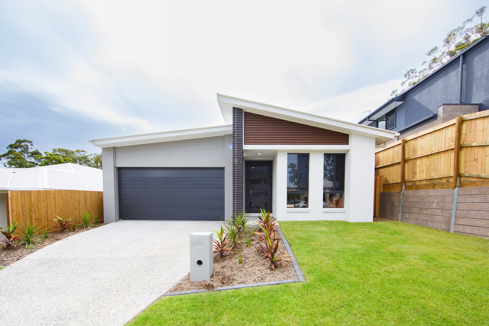 43 Geoff Wolter Drive, Molendinar, QLD, 4214, Molendinar - Thumbnail 2