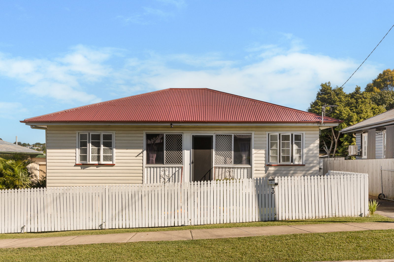 Main listing image for 3 Cambridge Street, Silkstone  QLD  4304