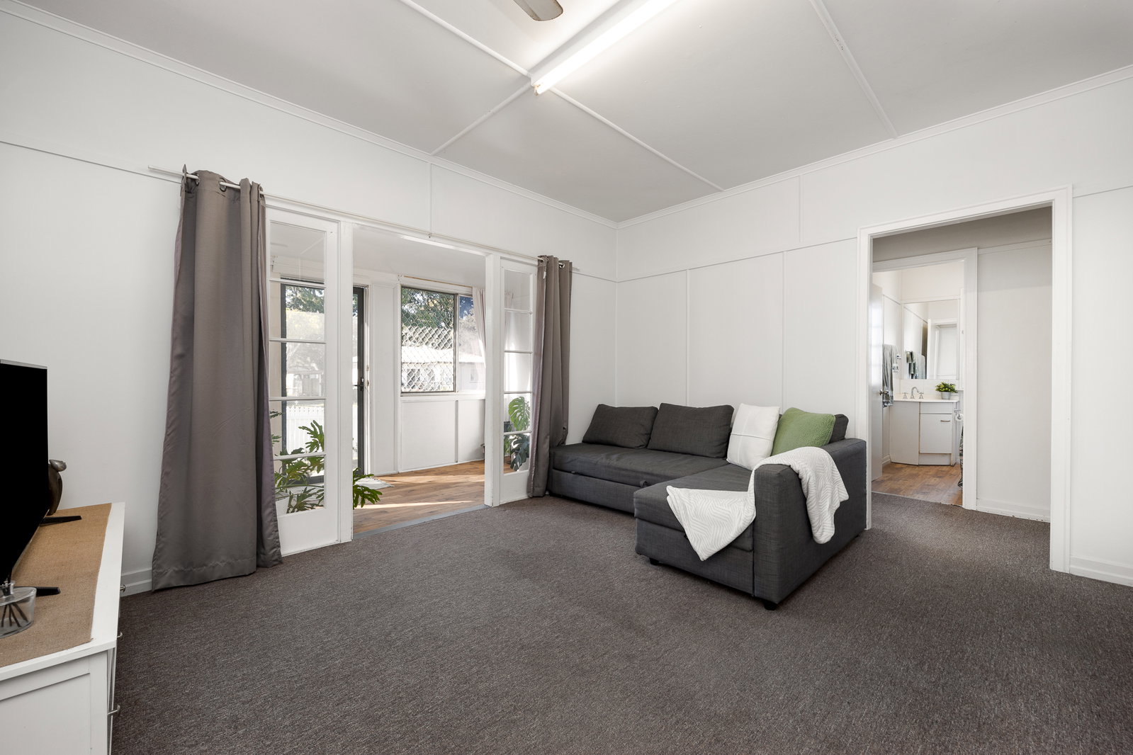 3 Cambridge Street, Silkstone, QLD, 4304, Silkstone - Thumbnail 4