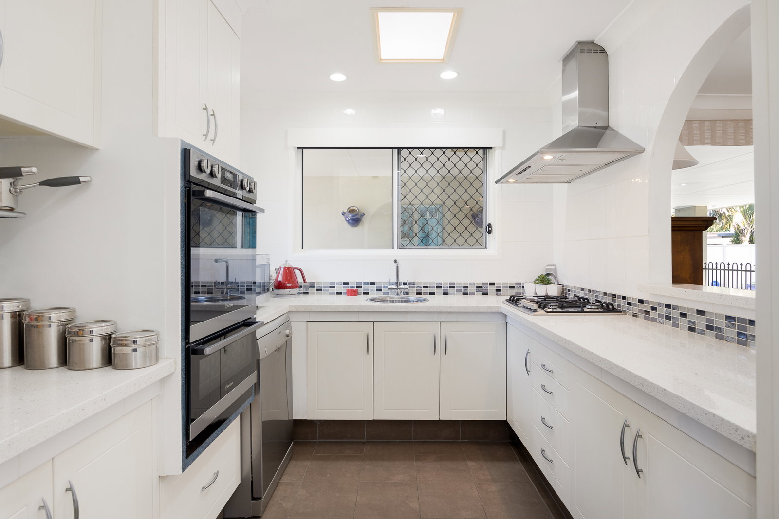 6 Noella Court, Sorrento, QLD, 4217, Sorrento - Thumbnail 3