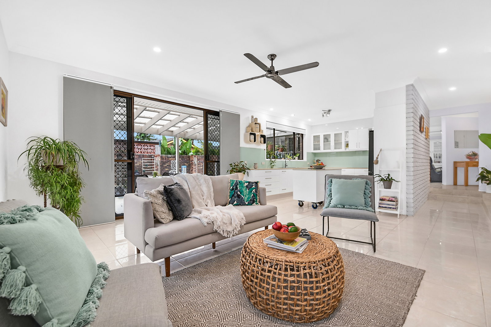 9 Wanneroo Court, Mermaid Waters, QLD, 4218, Mermaid Waters - Thumbnail 2