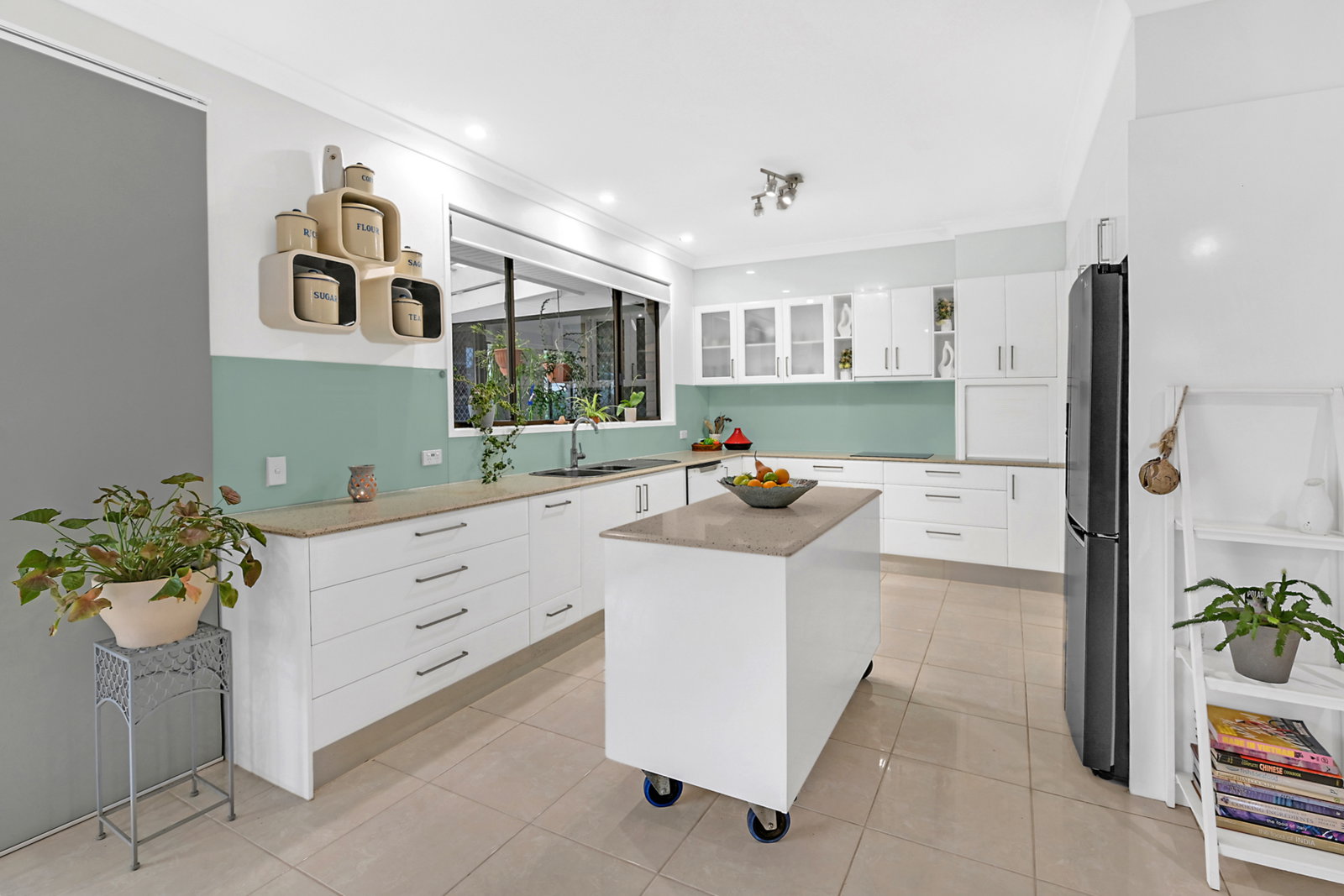 9 Wanneroo Court, Mermaid Waters, QLD, 4218, Mermaid Waters - Thumbnail 5