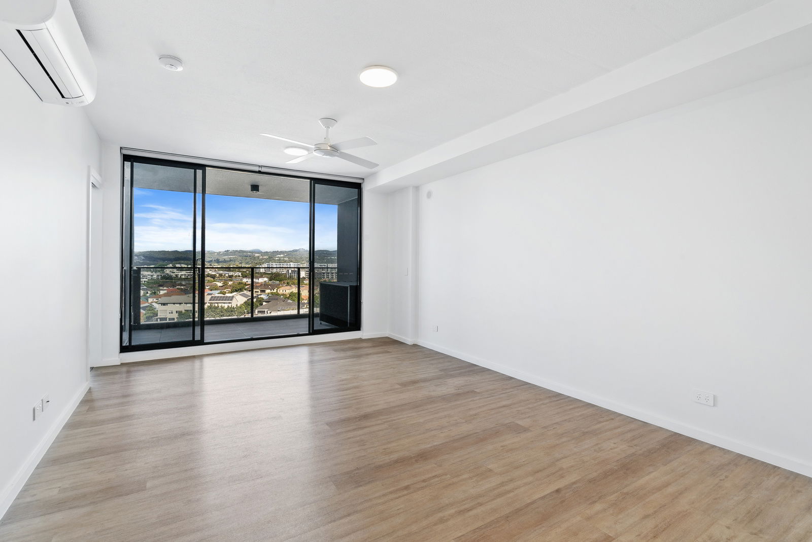 Main listing image for 40501/2 Main Street, Varsity Lakes  QLD  4227