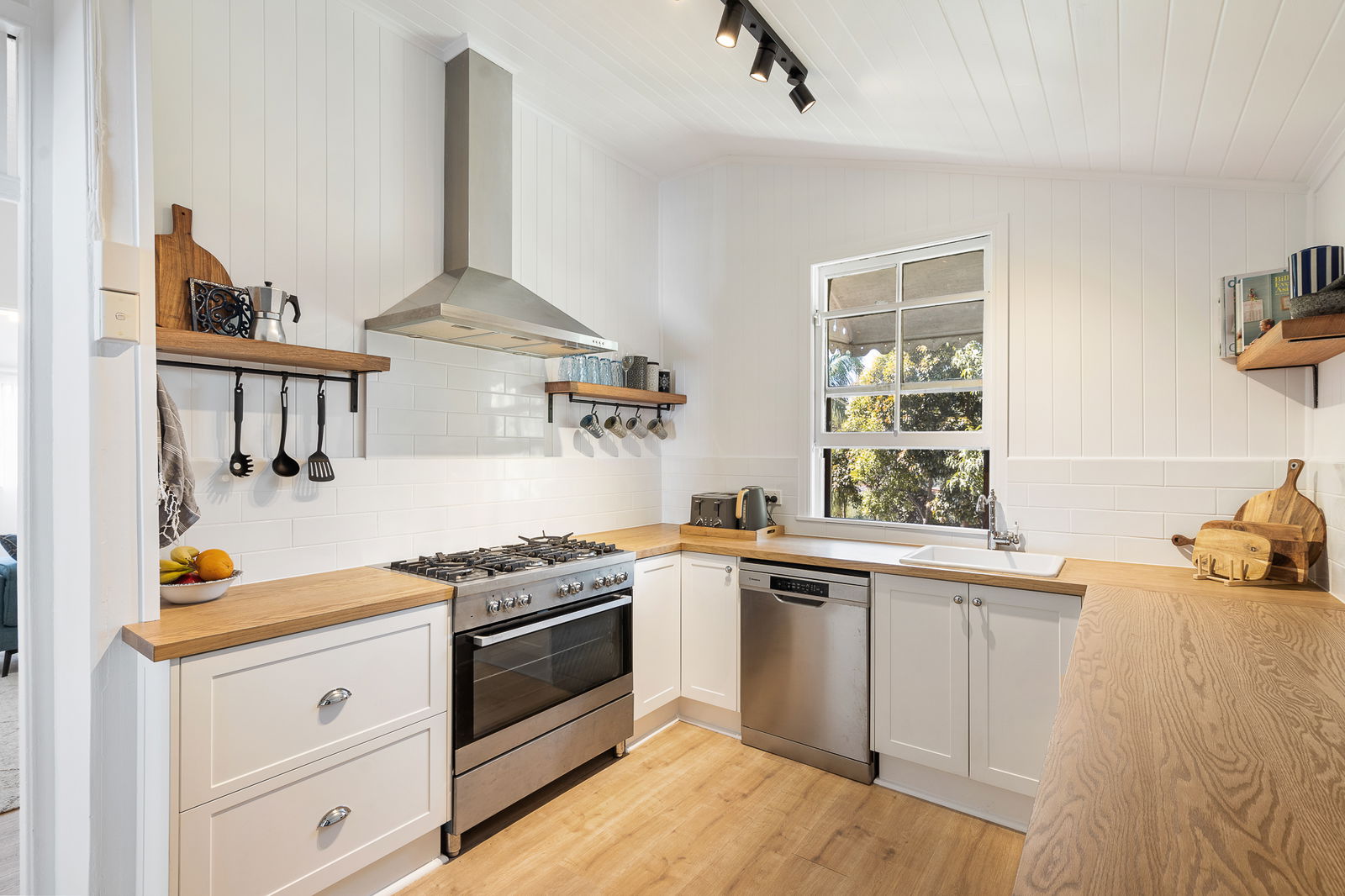 Main listing image for 17 Bamford Street, Sandgate  QLD  4017