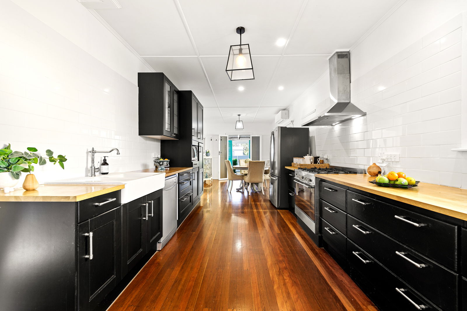 Main listing image for 33 Knights Terrace, Margate  QLD  4019