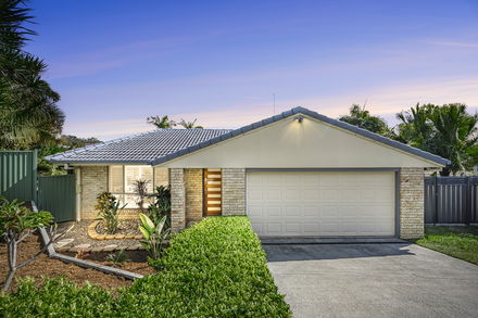 8 Doyen Court, Warner