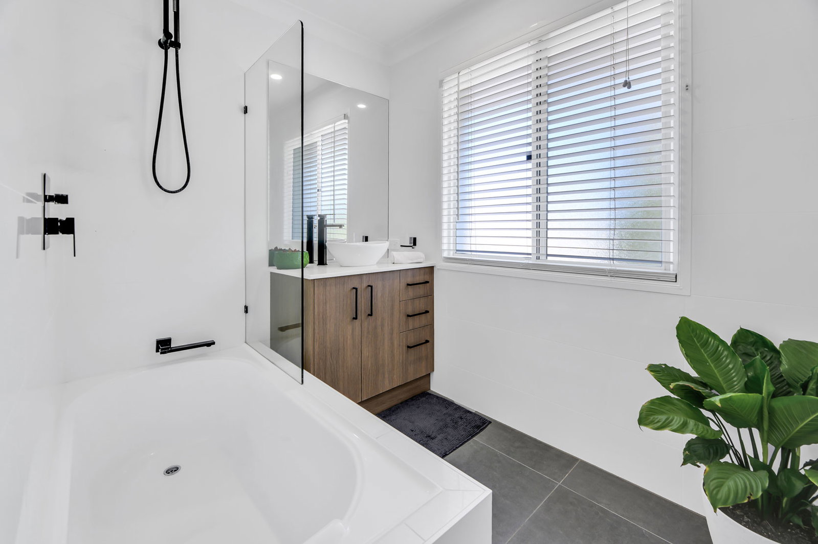 105/2-10 Coolgardie Street, Elanora, QLD, 4221, Elanora - Thumbnail 4