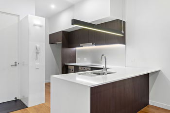 Image 4 for 204/133 Clarence Road, Indooroopilly  QLD  4068