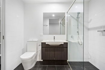 Image 6 for 204/133 Clarence Road, Indooroopilly  QLD  4068