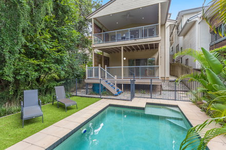 16 Oxford Terrace, Taringa