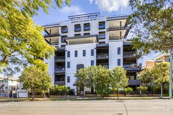 Image 5 for 301/133 Clarence Road, Indooroopilly  QLD  4068