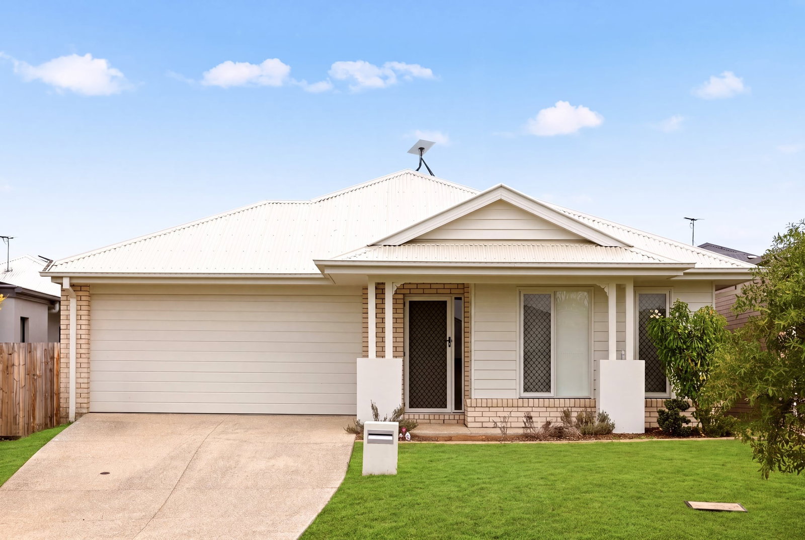 Main listing image for Deebing Heights – address available on request – House for sale R2-5163950
