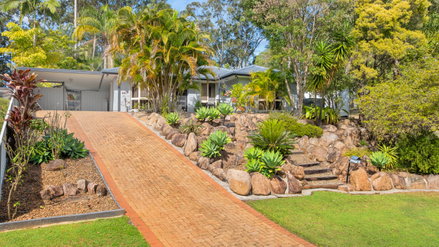 8 Cania Crescent, Petrie