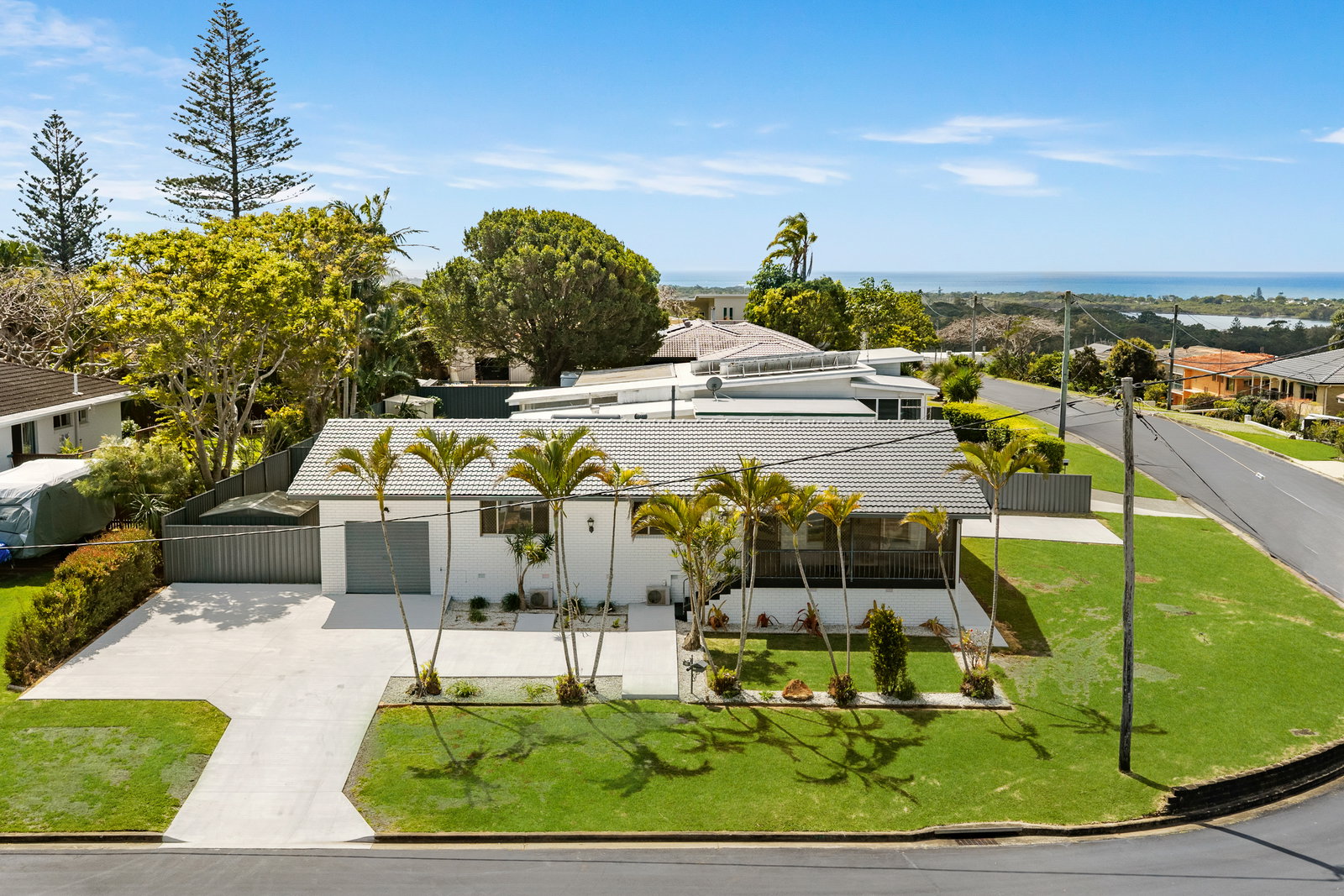Main listing image for 25 Walter Crescent, Banora Point  NSW  2486