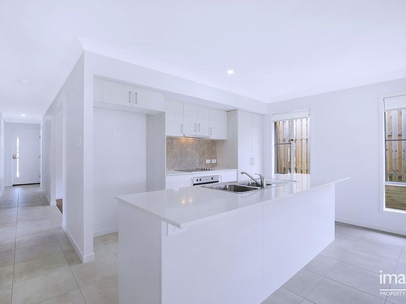 5 Emma St, Bracken Ridge, QLD, 4017, Bracken Ridge - Thumbnail 2