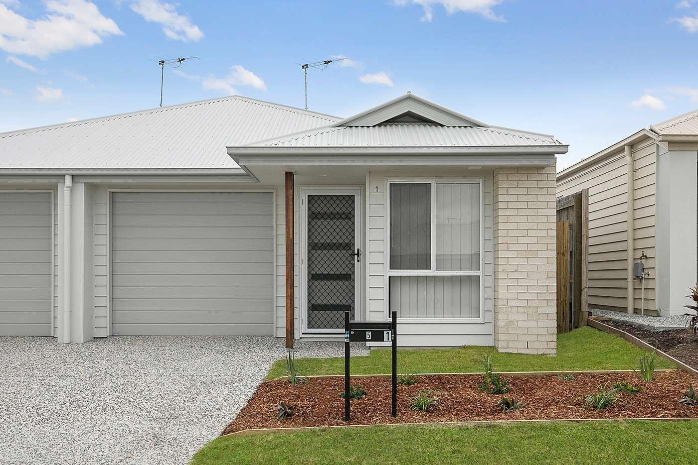 Main listing image for 1/5 Mount Crosby St, Park Ridge  QLD  4125