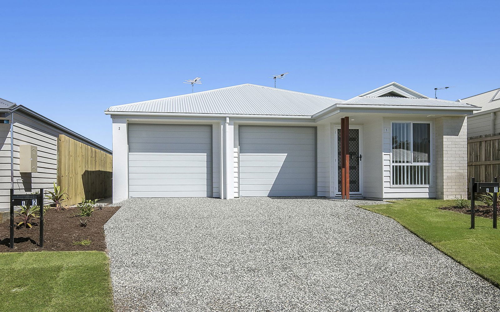 Main listing image for 2/4 Mount Mitchell St, Park Ridge  QLD  4125
