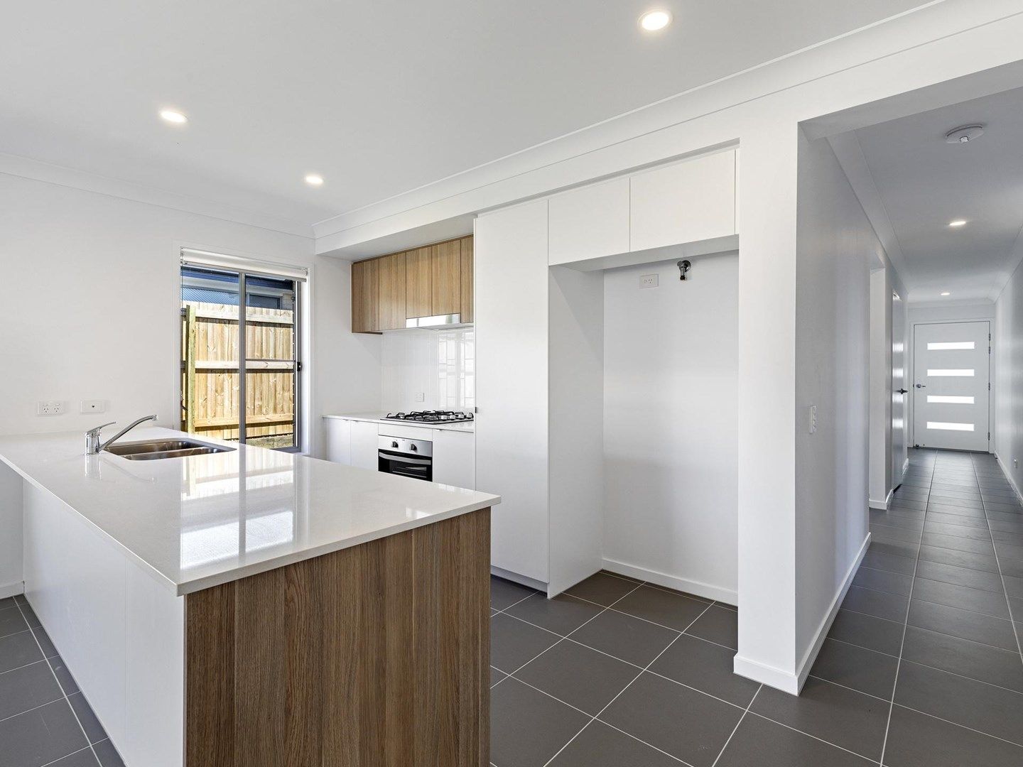 Main listing image for 28 Chambers Ridge Boulevard, Park Ridge  QLD  4125