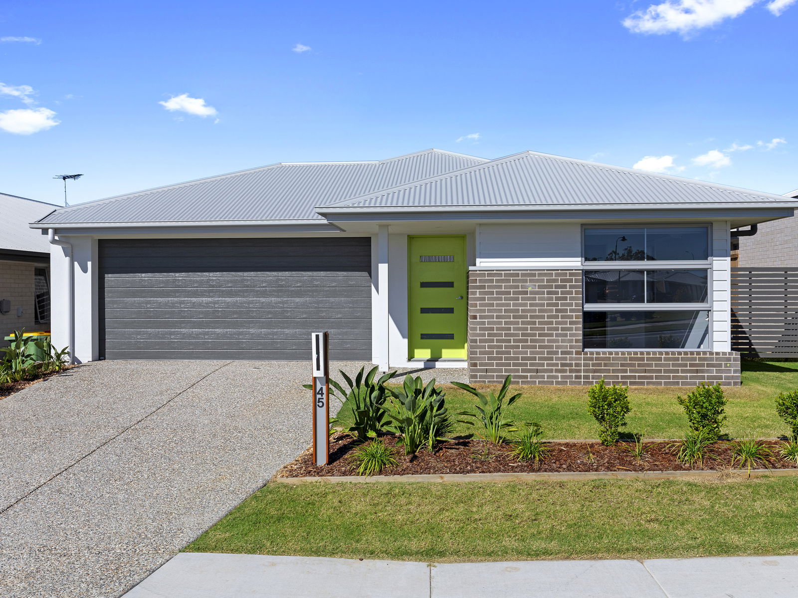 Main listing image for 45 Chambers Ridge Blvd, Park Ridge  QLD  4125