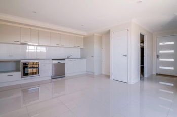 Image 6 for 2/12 Swallowtail St, Rosewood  QLD  4340