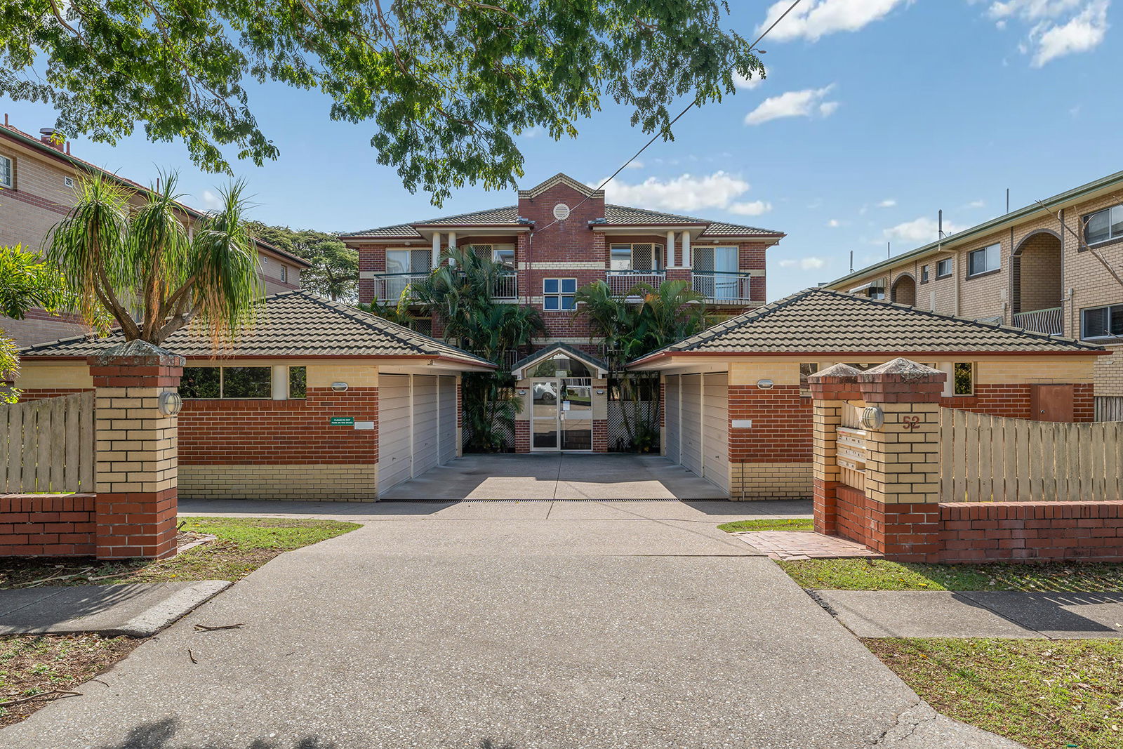 Main listing image for 2/52 Kitchener St, Coorparoo  QLD  4151