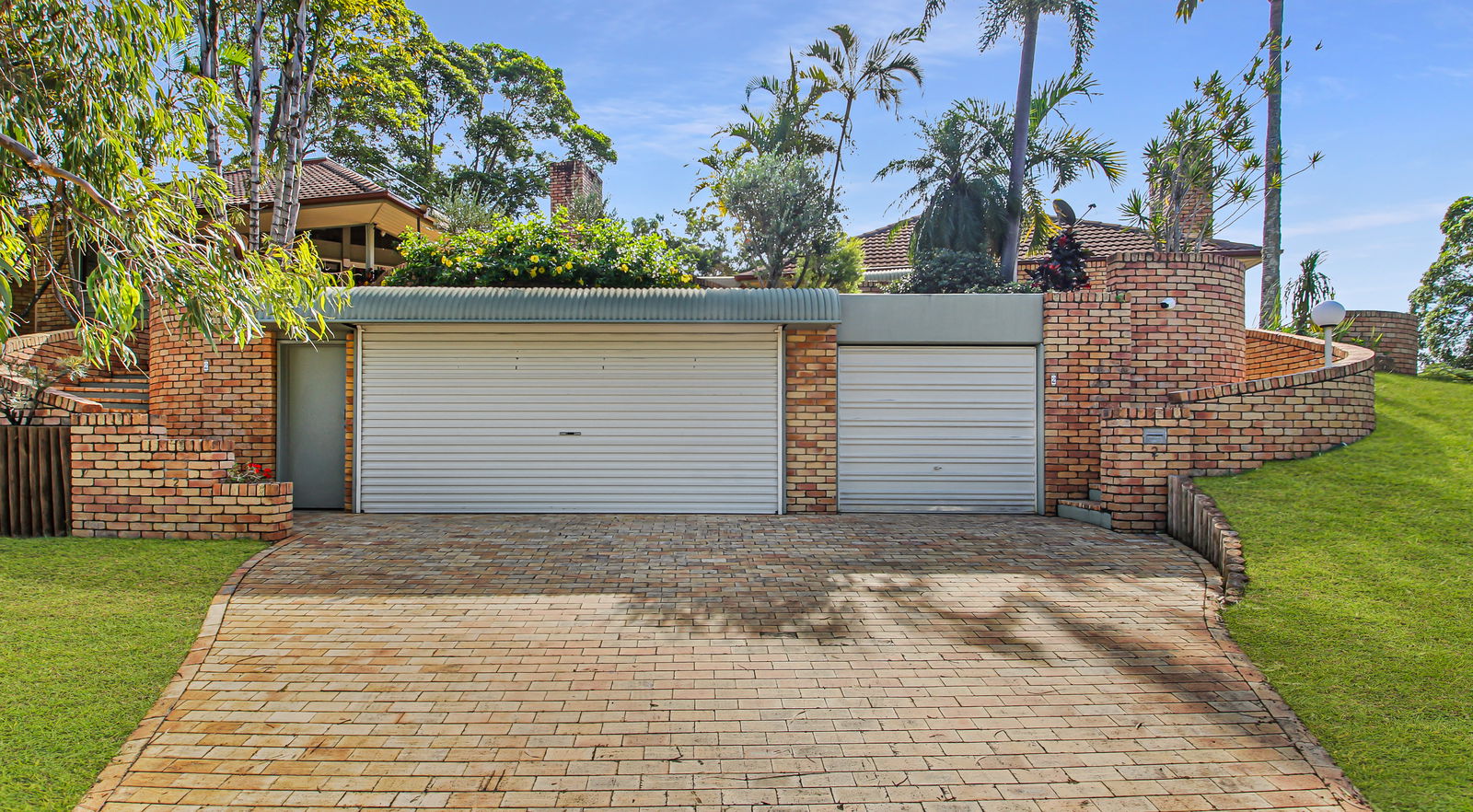 Main listing image for 2 Applegum Dr, Little Mountain  QLD  4551
