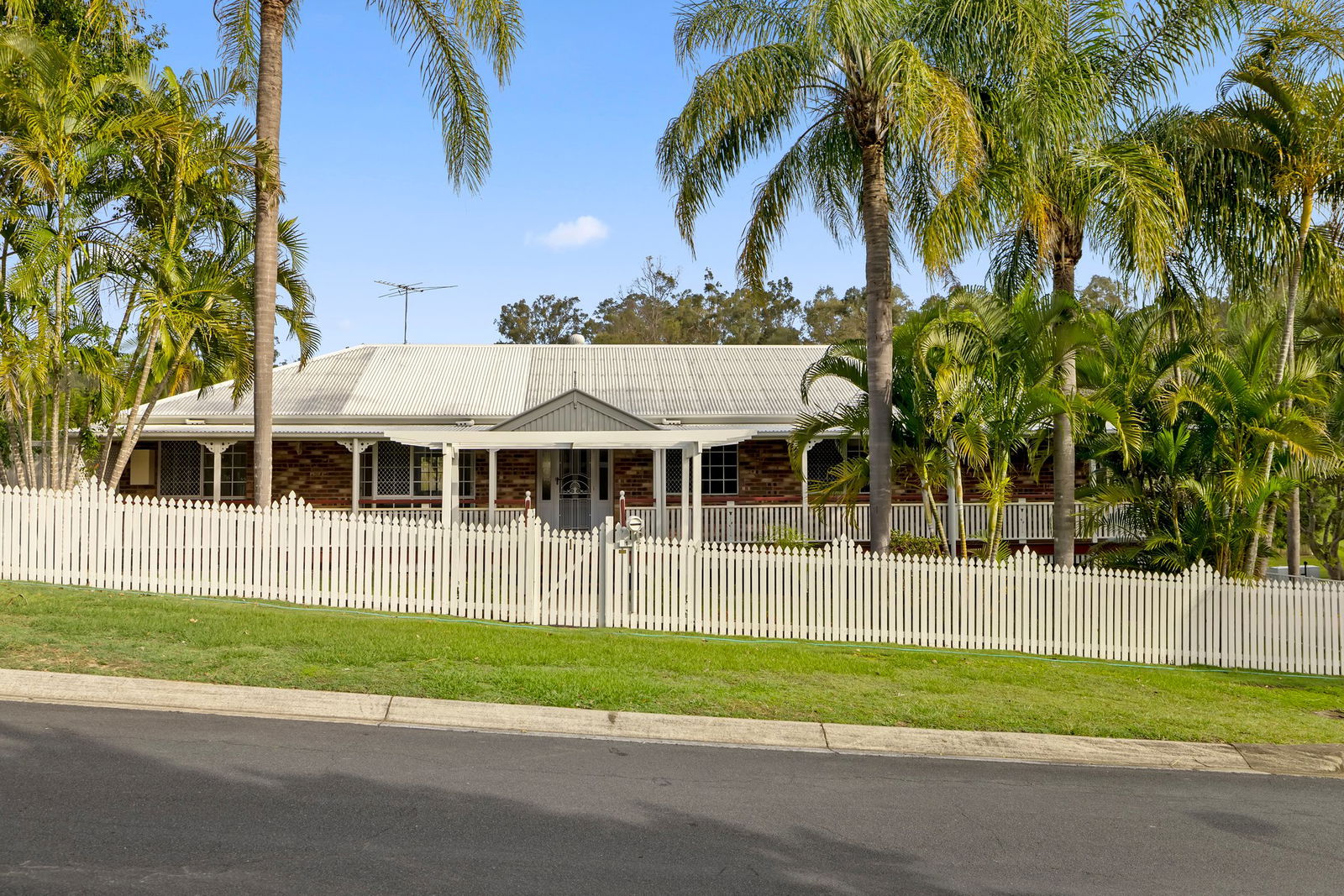Main listing image for 1 Mcconnell Cres, Brookfield  QLD  4069