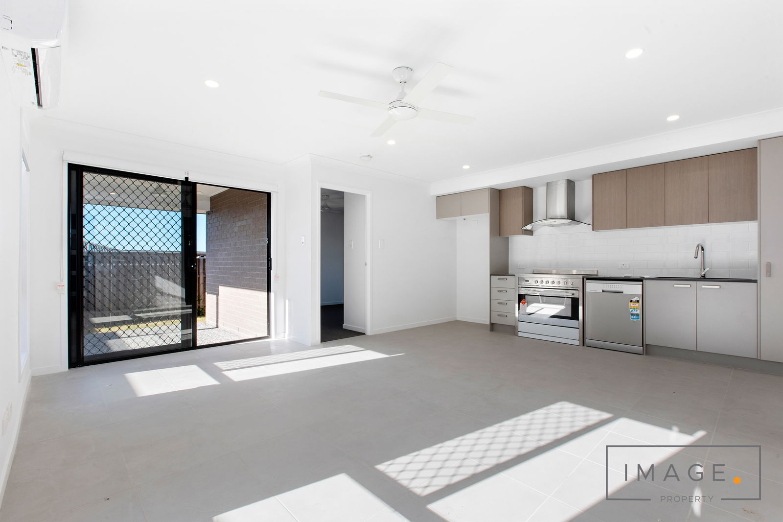 Main listing image for 2/23 Hillview Dr, Hillcrest  QLD  4118