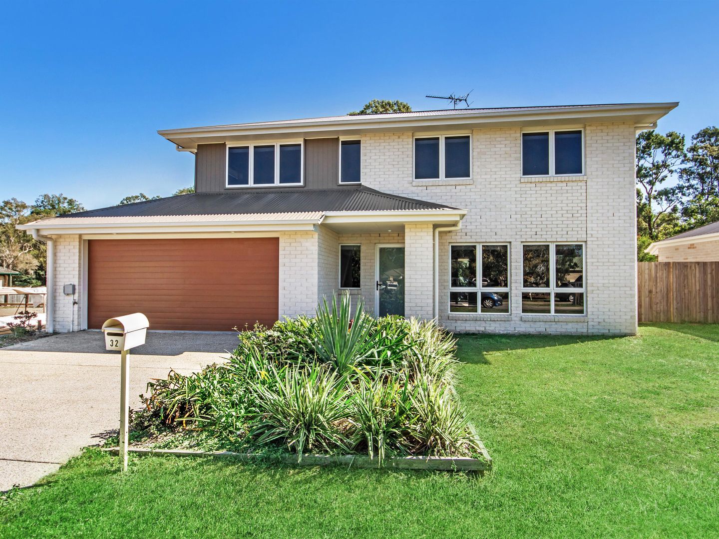 Main listing image for 32 Grevillea Pl, Bridgeman Downs  QLD  4035
