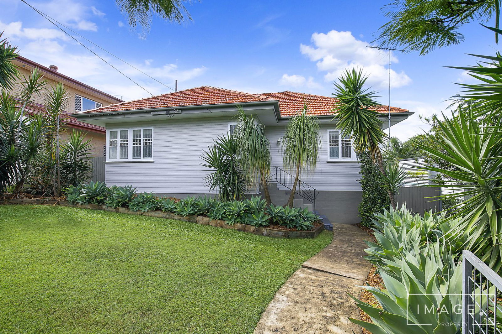 Main listing image for 8 Iris St, Holland Park West  QLD  4121