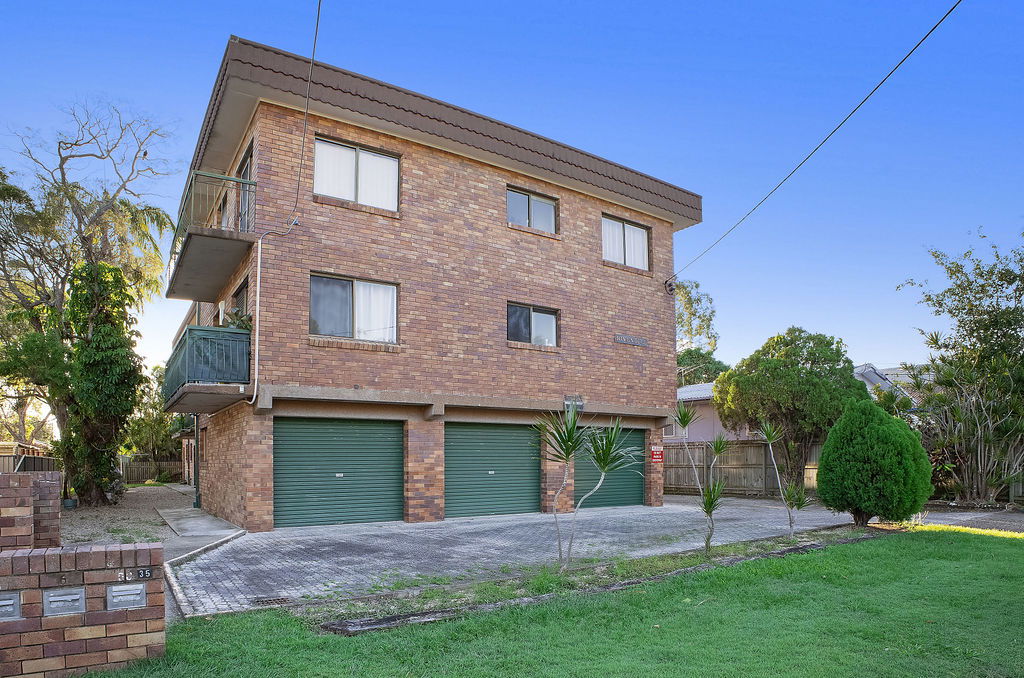 Main listing image for 2/35 Hawthorne St, Woody Point  QLD  4019