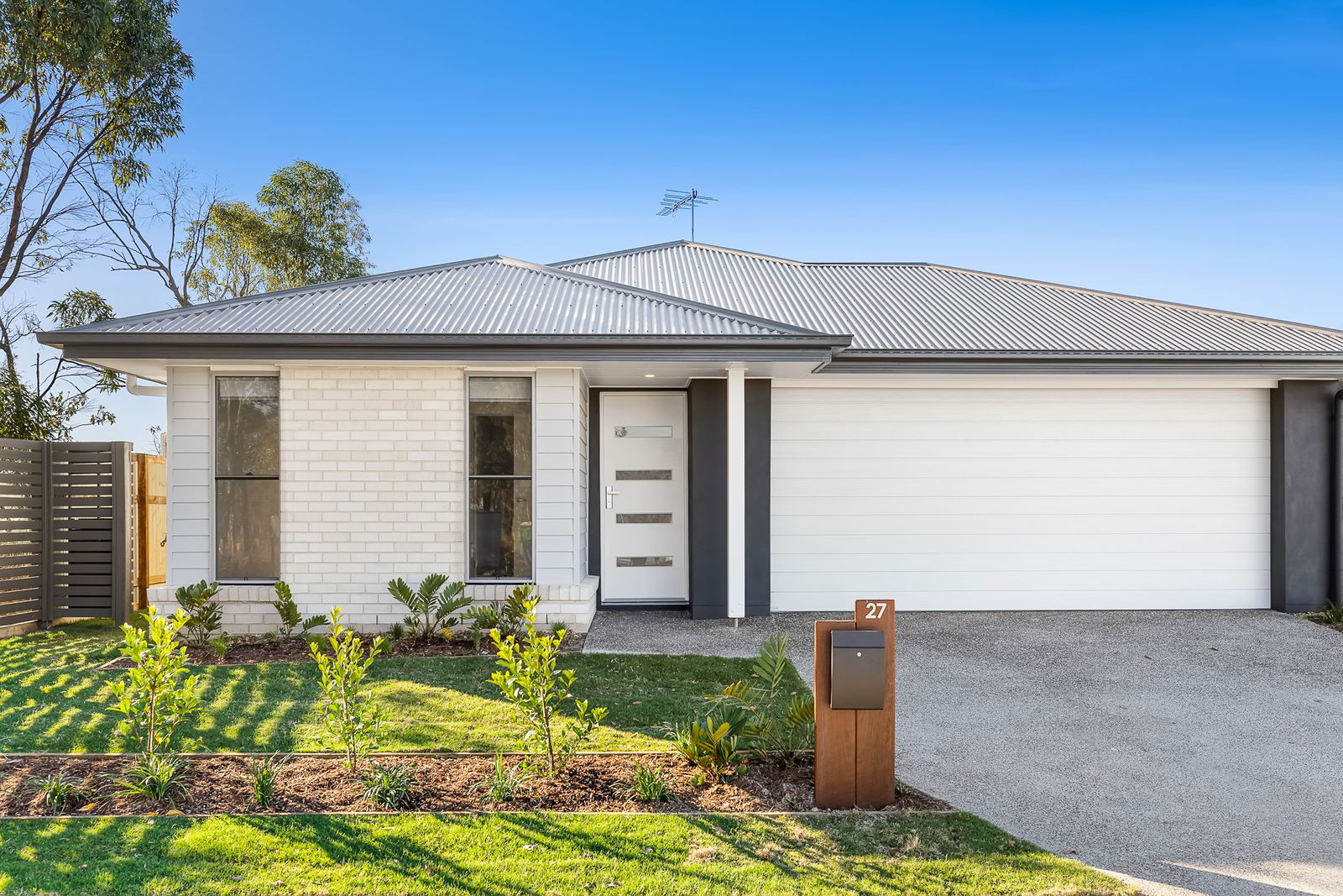 Main listing image for 27 Hartnell Dr, Park Ridge  QLD  4125