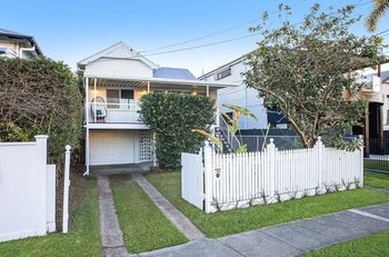 Image 3 for 204 Flinders Parade, Sandgate  QLD  4017