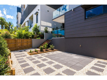 Image 5 for 1/45 Clarence Rd, Indooroopilly  QLD  4068