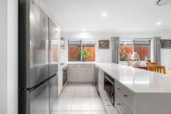 Image 3 for 27 Kitchener St, Wynnum  QLD  4178