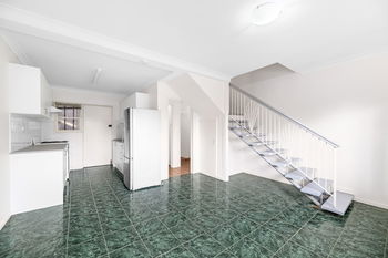 Image 3 for 3/230 Cavendish Rd, Coorparoo  QLD  4151