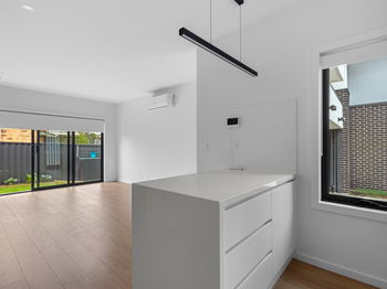 Image 5 for 2/30 Sunset Blvd, Jacana  VIC  3047