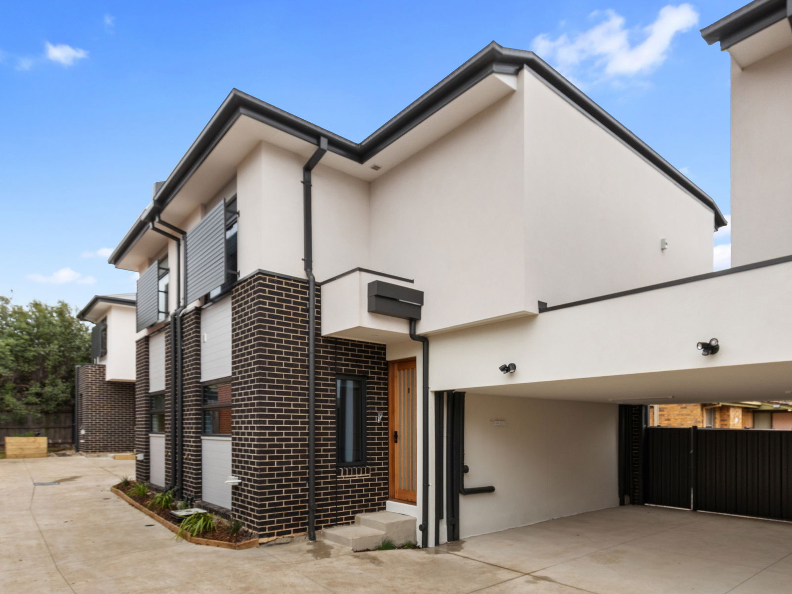 Main listing image for 2/30 Sunset Blvd, Jacana  VIC  3047