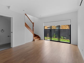 Image 4 for 2/30 Sunset Blvd, Jacana  VIC  3047