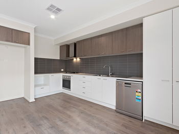 Image 5 for 5 Bayview Walk, Thornhill Park  VIC  3335