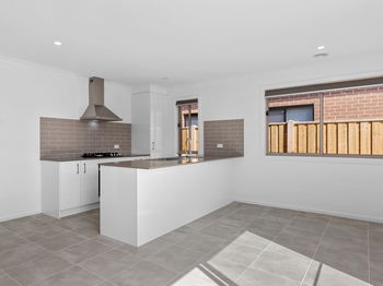 Image 3 for 7 Waratah St, Beveridge  VIC  3753
