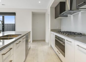 Image 4 for 18 Mediterranean Ave, Clyde  VIC  3978