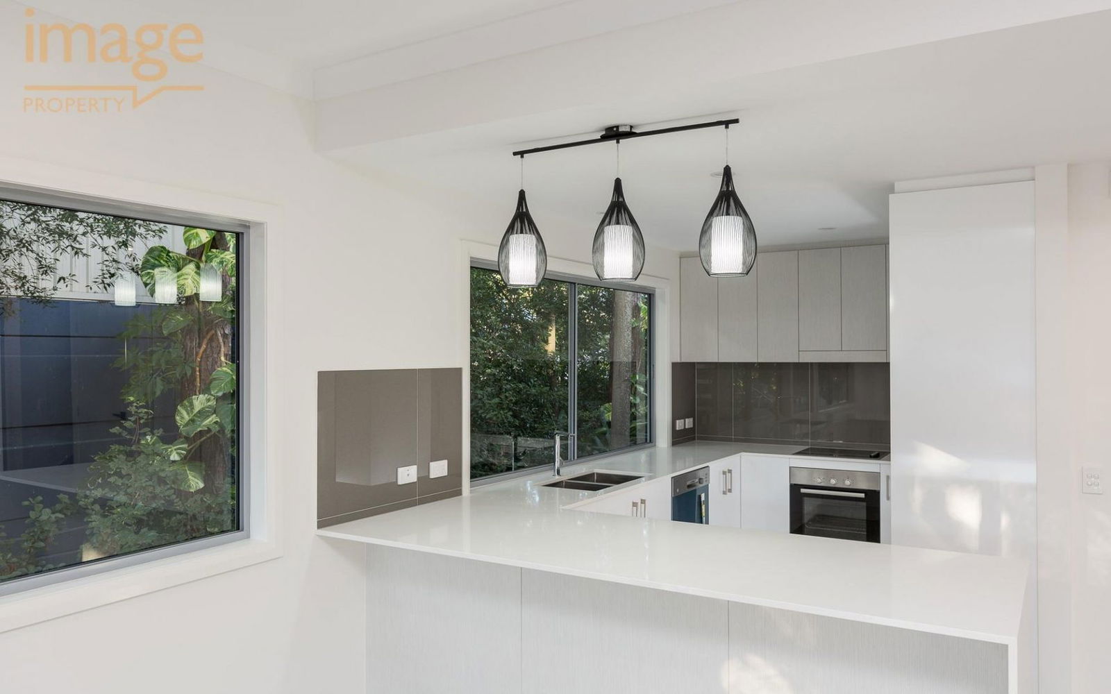 Main listing image for 2/20 Houthem St, Camp Hill  QLD  4152