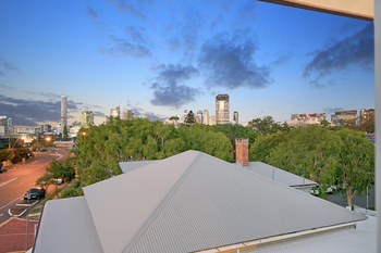 Image 3 for 6/72 Hampstead Rd, Highgate Hill  QLD  4101