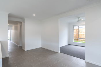 Image 5 for 25 Jasmine Cct, White Rock  QLD  4306